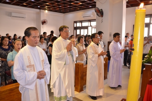Thánh lễ Năm Thánh tháng tư 2014 tại Trung tâm Đắc Lộ Sàigòn Thánh lễ Năm Thánh tháng tư 2014 tại Trung tâm Đắc Lộ Sàigòn