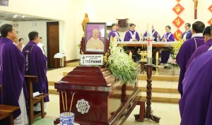 Thánh lễ an táng cha Stêphanô Cổ Tấn Hưng, Dòng Tên Thánh lễ an táng cha Stêphanô Cổ Tấn Hưng, Dòng Tên