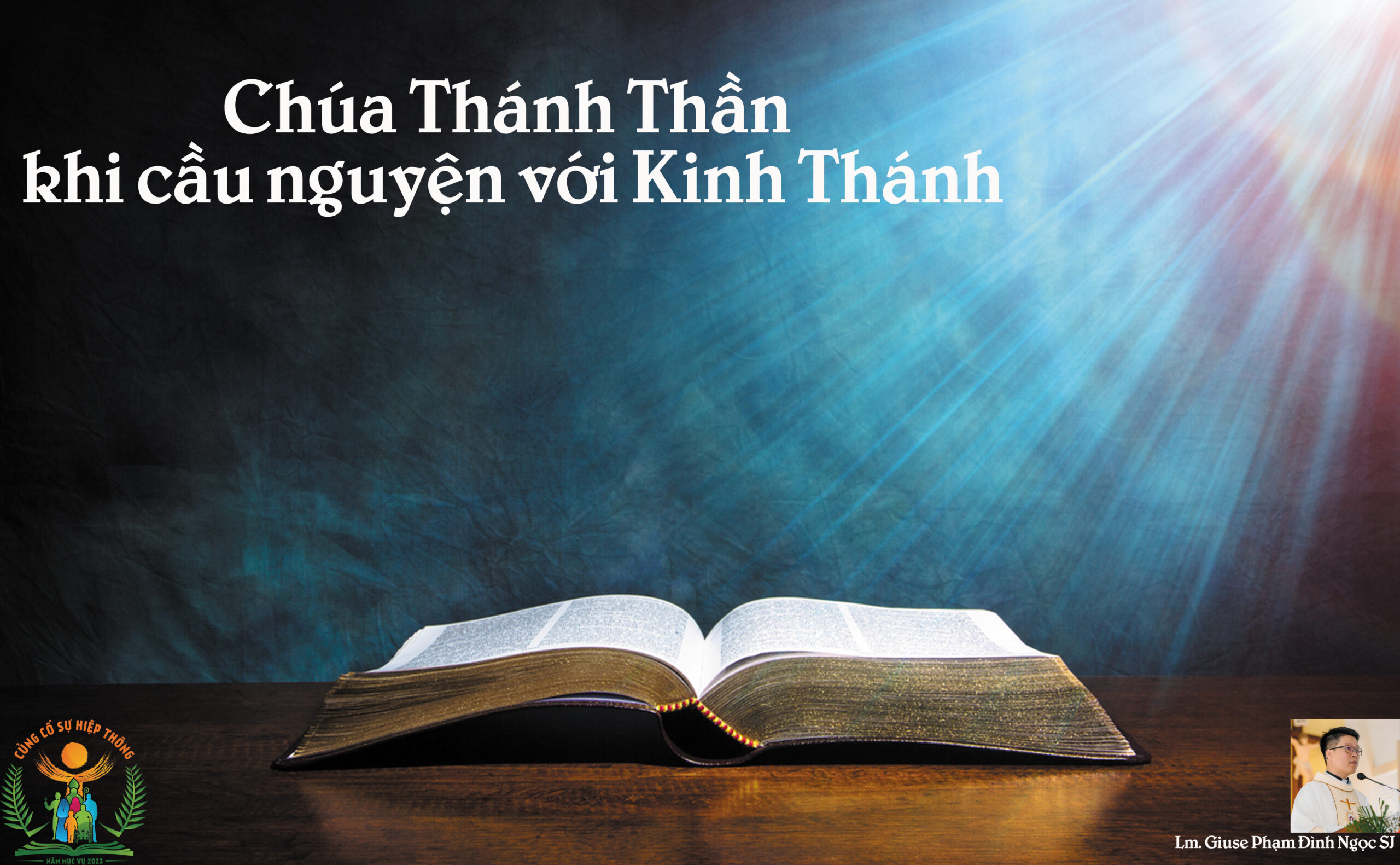 Chúa Thánh Thần khi cầu nguyện với Kinh Thánh Chúa Thánh Thần khi cầu nguyện với Kinh Thánh