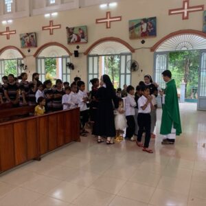 Thánh Thể, vầng trăng mơ ước của tuổi thơ Thánh Thể, vầng trăng mơ ước của tuổi thơ