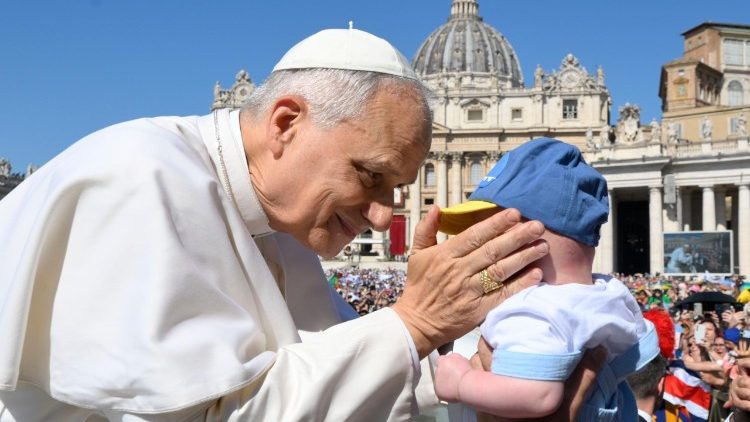 Đức Thánh Cha Lêô XIV - “Để Tất Cả Nên Một”: Sự Hiệp Nhất Trong Tình Yêu Giữa Các Thế Hệ Trong Gia Đình Đức Thánh Cha Lêô XIV - “Để Tất Cả Nên Một”: Sự Hiệp Nhất Trong Tình Yêu Giữa Các Thế Hệ Trong Gia Đình