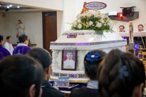 “Bước Theo Đức Kitô Vác Thập Giá” - Thánh lễ An táng Thầy Tập Sinh Giuse Trịnh Xuân Nhân, n. S.J. “Bước Theo Đức Kitô Vác Thập Giá” - Thánh lễ An táng Thầy Tập Sinh Giuse Trịnh Xuân Nhân, n. S.J.