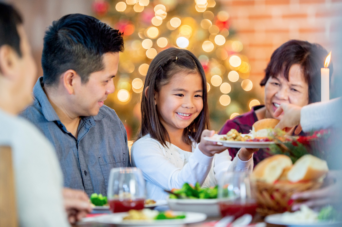 3 cách để bữa tối gia đình trở nên thoải mái hơn với trẻ nhỏ 3 cách để bữa tối gia đình trở nên thoải mái hơn với trẻ nhỏ