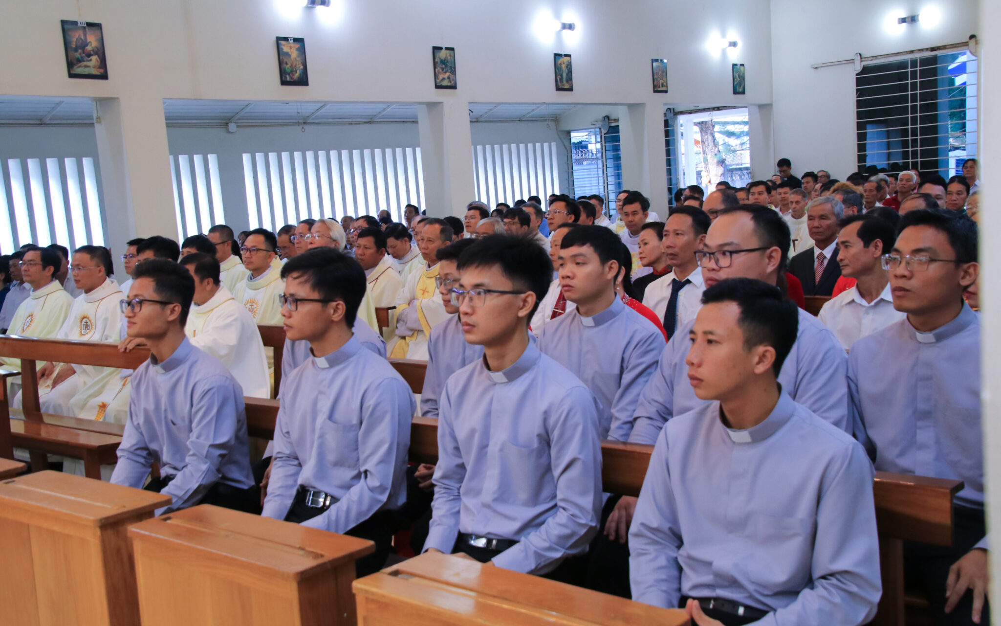 Lễ khấn lần đầu của 9 tân khấn sinh Dòng Tên Lễ khấn lần đầu của 9 tân khấn sinh Dòng Tên