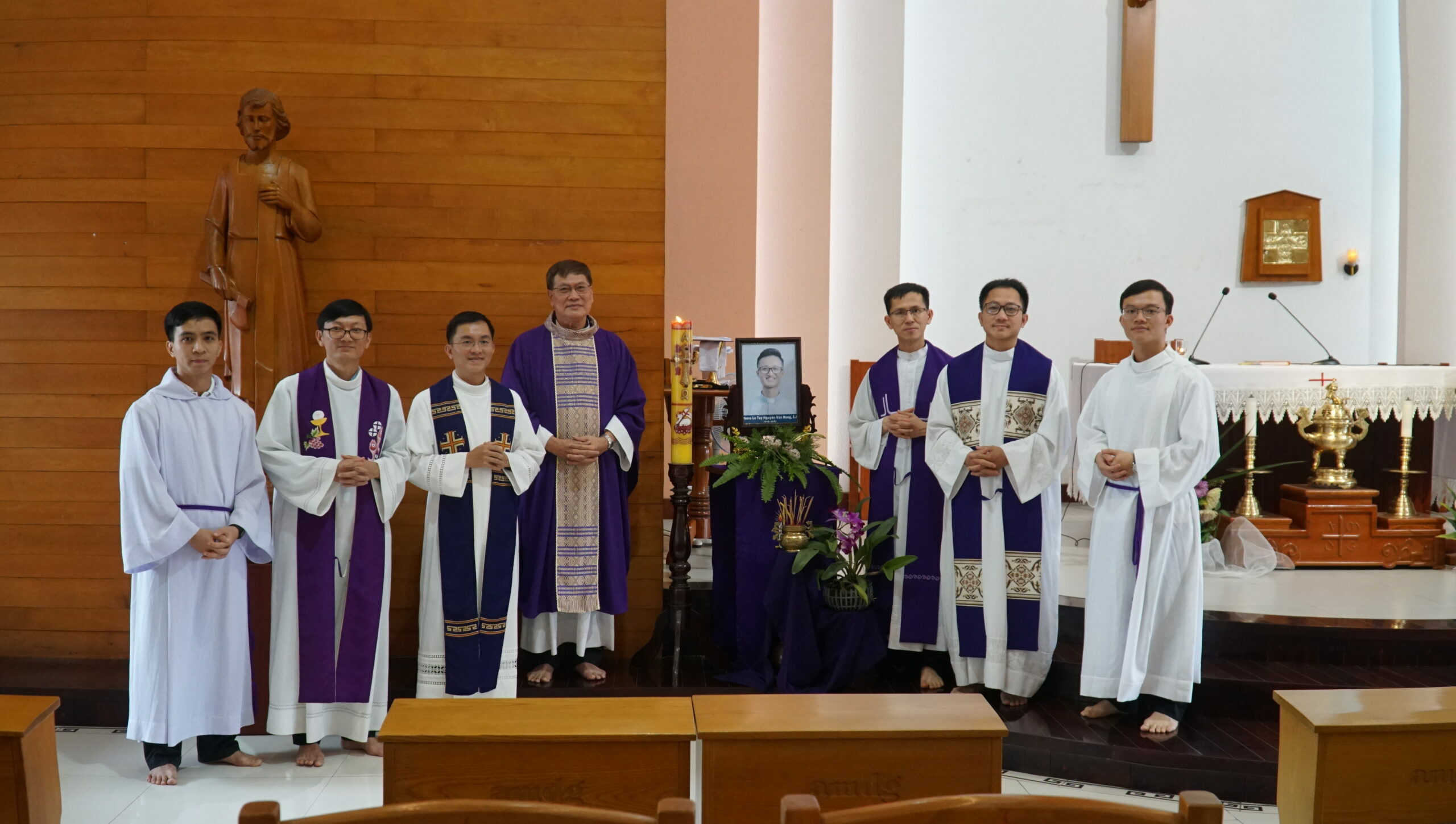 Thánh lễ giỗ 100 ngày thầy Phêrô Lê Tùy Nguyễn Văn Hùng, S.J. (17/01/2026) Thánh lễ giỗ 100 ngày thầy Phêrô Lê Tùy Nguyễn Văn Hùng, S.J. (17/01/2026)