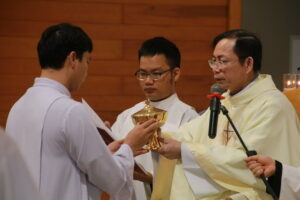 Thánh lễ trao các thừa tác vụ Đọc sách - Giúp lễ và nhắc lại lời khấn (31/12/2025) Thánh lễ trao các thừa tác vụ Đọc sách - Giúp lễ và nhắc lại lời khấn (31/12/2025)