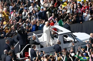 Đức Thánh Cha Lêô (29/04): Chuyến Tông du châu Phi là sứ điệp hòa bình Đức Thánh Cha Lêô (29/04): Chuyến Tông du châu Phi là sứ điệp hòa bình