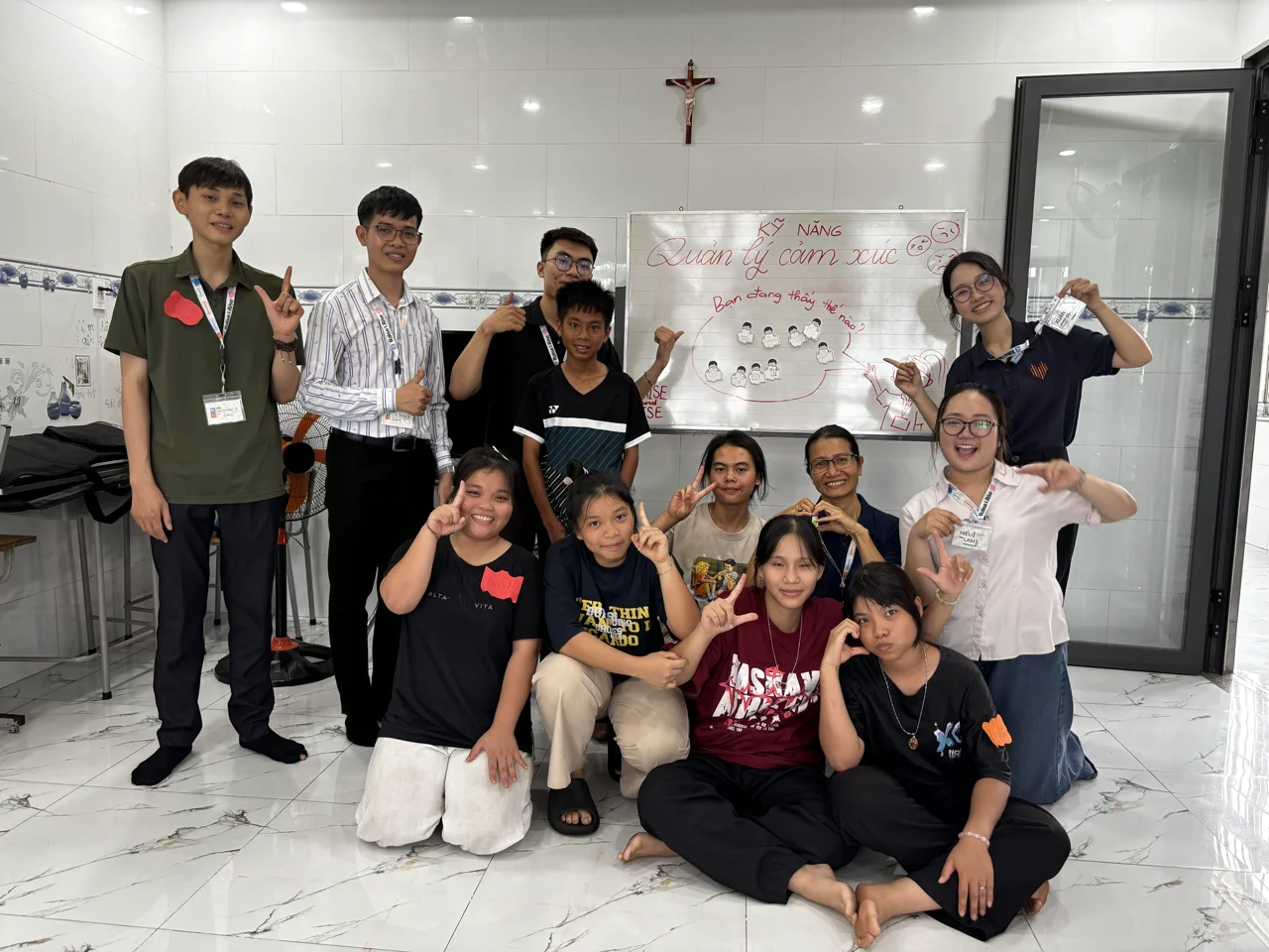 Từ đào tạo đến hành động: Người trẻ “Raise & Rise” thực hành giảng dạy tại Mái ấm Tình Mẹ 2 Từ đào tạo đến hành động: Người trẻ “Raise & Rise” thực hành giảng dạy tại Mái ấm Tình Mẹ 2