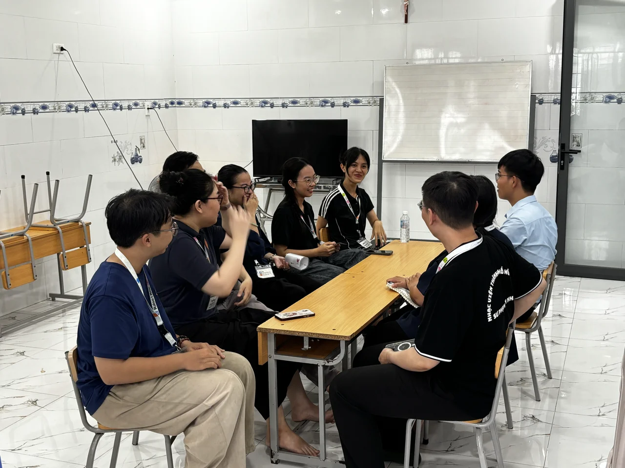 Từ đào tạo đến hành động: Người trẻ “Raise & Rise” thực hành giảng dạy tại Mái ấm Tình Mẹ 2 Từ đào tạo đến hành động: Người trẻ “Raise & Rise” thực hành giảng dạy tại Mái ấm Tình Mẹ 2
