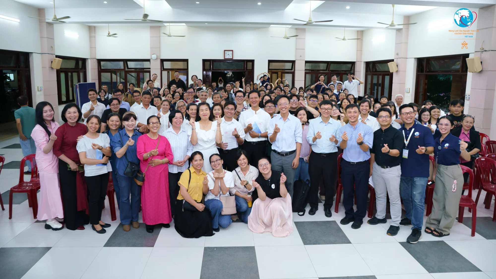 Mạng Lưới Cầu Nguyện tại Việt Nam: Lễ Trọng kính Thánh Tâm Chúa Giêsu và nghi thức chuyển giao sứ vụ Mạng Lưới Cầu Nguyện tại Việt Nam: Lễ Trọng kính Thánh Tâm Chúa Giêsu và nghi thức chuyển giao sứ vụ