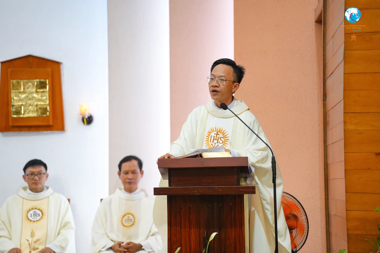 Mạng Lưới Cầu Nguyện tại Việt Nam: Lễ Trọng kính Thánh Tâm Chúa Giêsu và nghi thức chuyển giao sứ vụ Mạng Lưới Cầu Nguyện tại Việt Nam: Lễ Trọng kính Thánh Tâm Chúa Giêsu và nghi thức chuyển giao sứ vụ