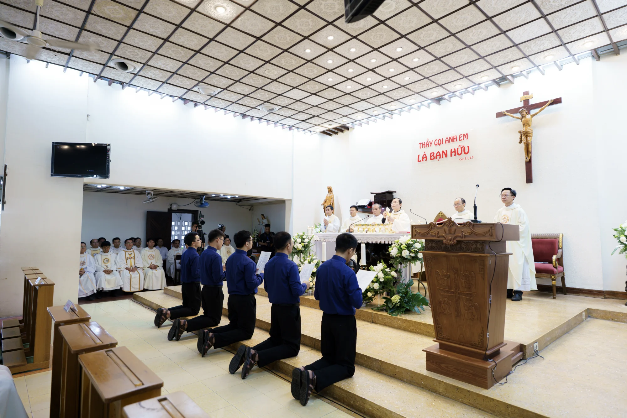 14 Tập sinh Dòng Tên Việt Nam tuyên khấn lần đầu trong lễ kính Thánh I-nhã Loyola 14 Tập sinh Dòng Tên Việt Nam tuyên khấn lần đầu trong lễ kính Thánh I-nhã Loyola