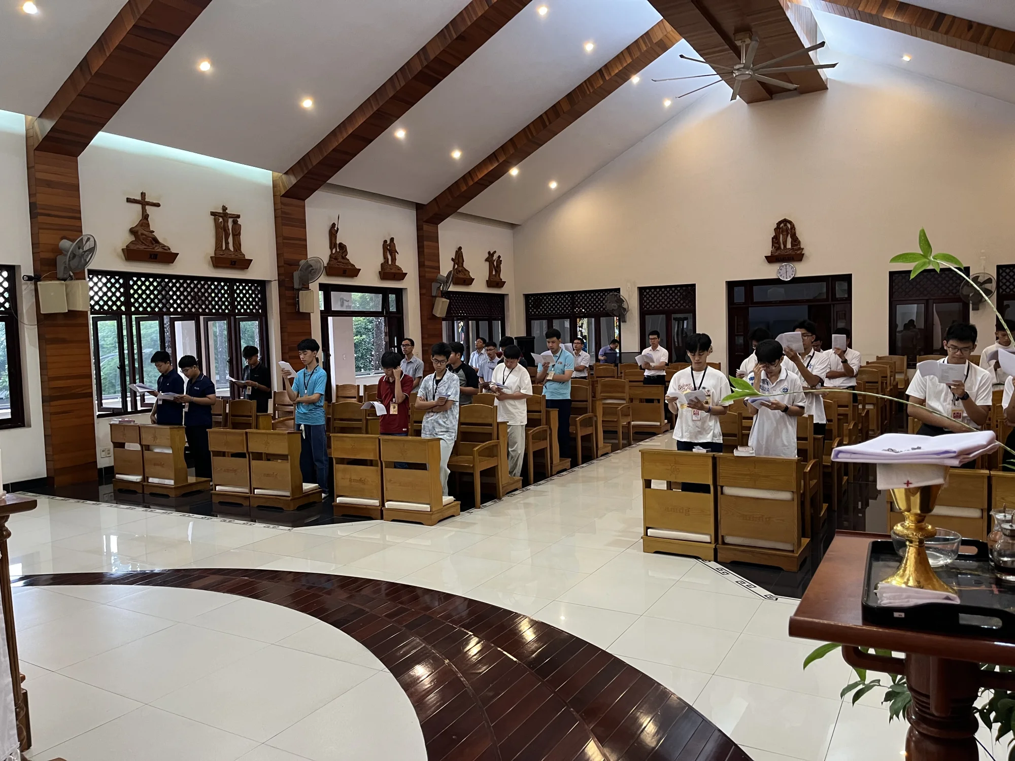 “24 giờ tập làm Jesuit” giúp bạn trẻ trải nghiệm đời sống Dòng Tên “24 giờ tập làm Jesuit” giúp bạn trẻ trải nghiệm đời sống Dòng Tên