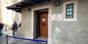 Phòng khám bệnh miễn phí của Vatican - nơi khuôn mặt người nghèo chính là khuôn mặt Chúa Kitô Phòng khám bệnh miễn phí của Vatican - nơi khuôn mặt người nghèo chính là khuôn mặt Chúa Kitô