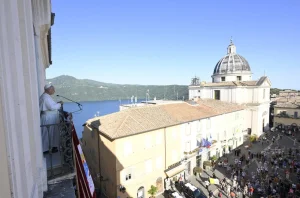 Đức Thánh Cha bắt đầu thời gian nghỉ hè tại Castel Gandolfo Đức Thánh Cha bắt đầu thời gian nghỉ hè tại Castel Gandolfo