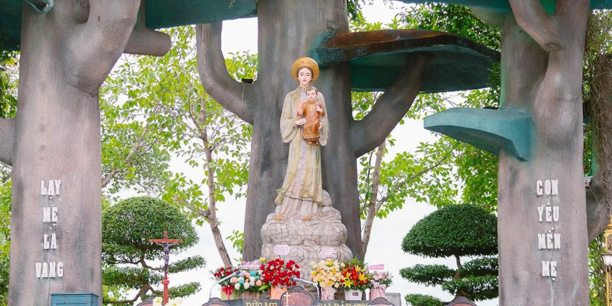La Vang: không chỉ là phép lạ giữa mây trời, Mẹ đến để “ở lại”! La Vang: không chỉ là phép lạ giữa mây trời, Mẹ đến để “ở lại”!