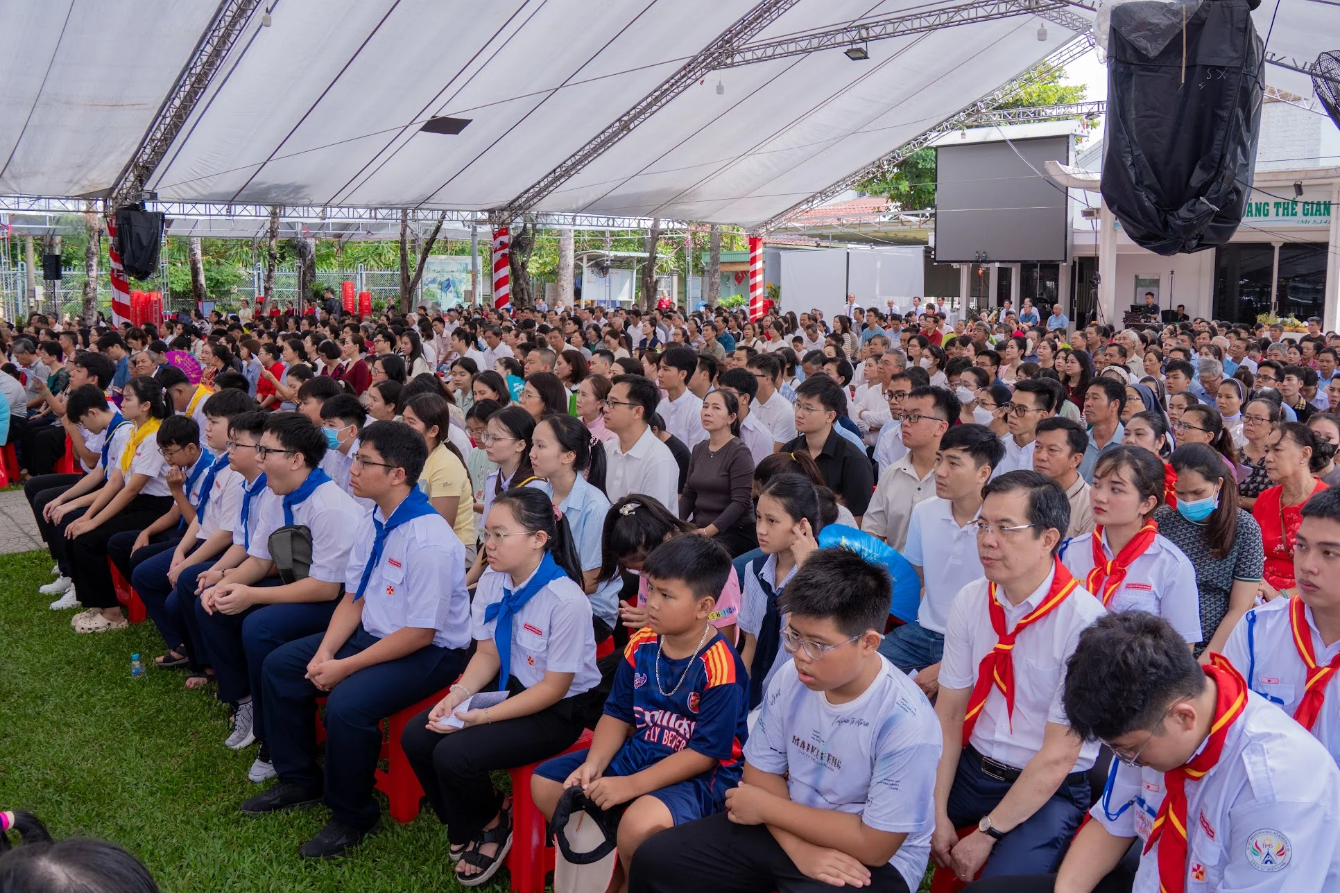 Giáo xứ Hiển Linh: Năm mươi năm ươm mầm đức tin và nối dài yêu thương Giáo xứ Hiển Linh: Năm mươi năm ươm mầm đức tin và nối dài yêu thương